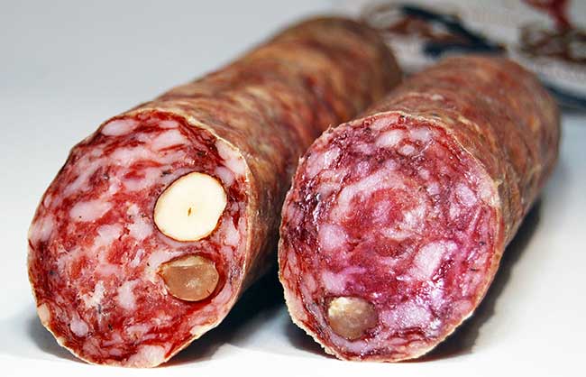 AHLE WURSCHT (SALAMI) MIT NÜSSEN